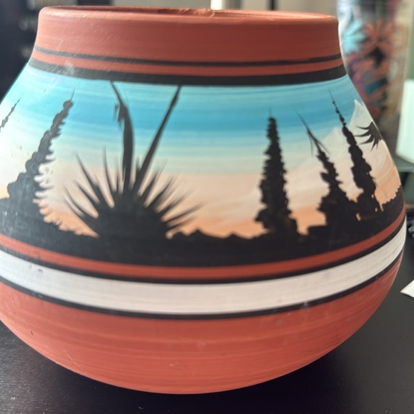 Handmade Native American pottery - Picture 2 of 14